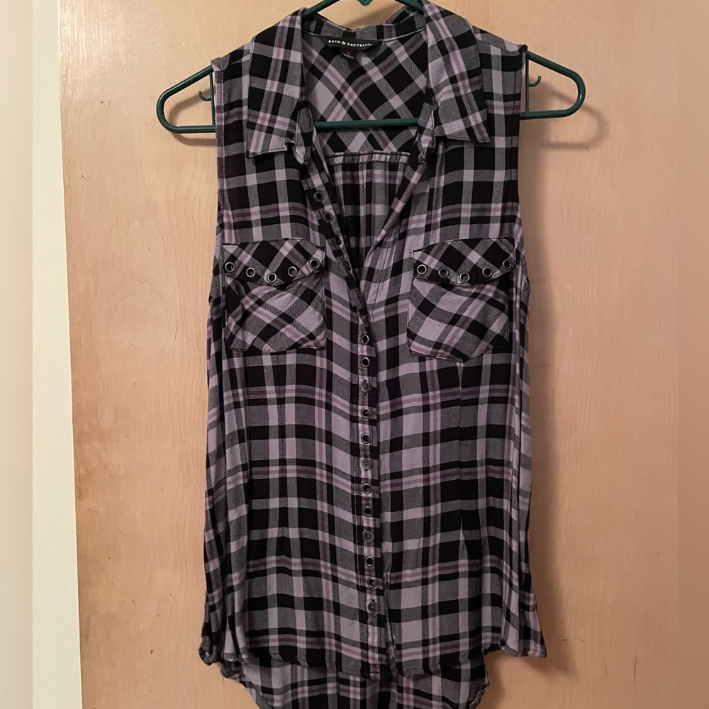 🌻3 for $15🌻 Rock & Republic Sleeveless Plaid Button Up